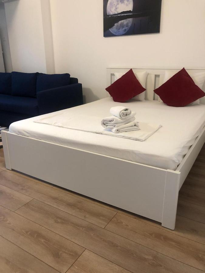 Apartamento Beside Airport Otopeni Exterior foto