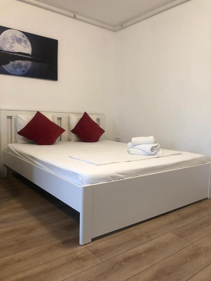 Apartamento Beside Airport Otopeni Exterior foto