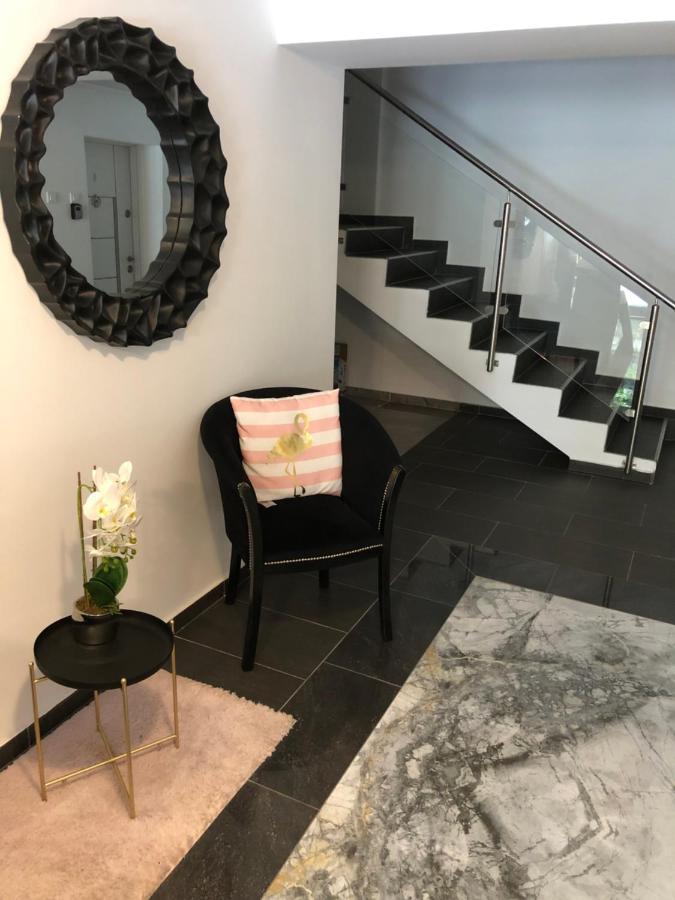 Apartamento Beside Airport Otopeni Exterior foto
